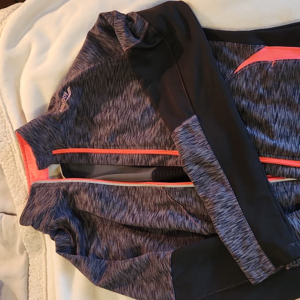 Saucony jacket size small